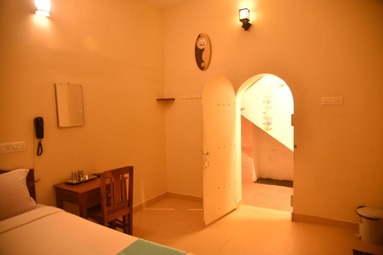 A P Guest House Pondicherry Exteriör bild
